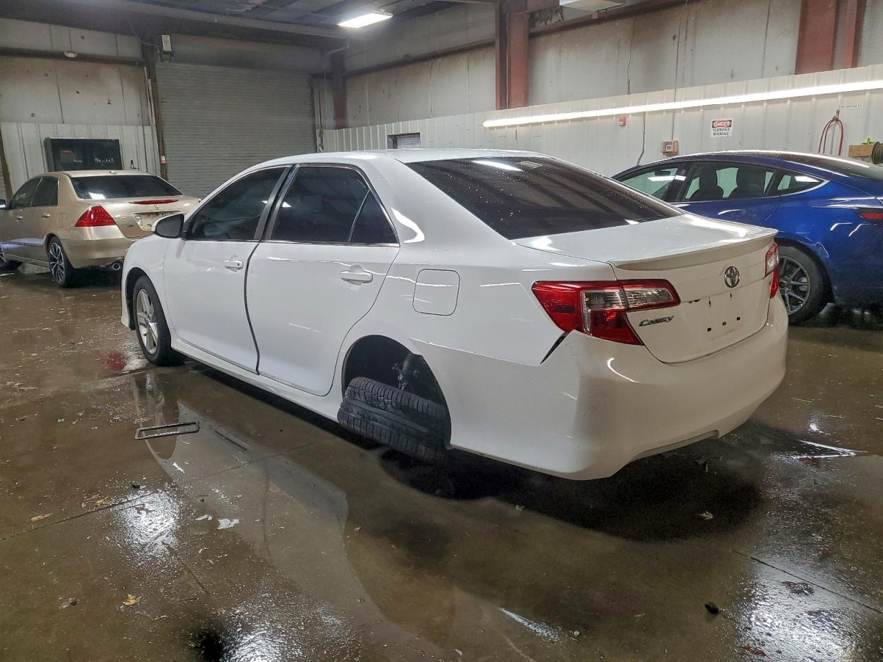 2014 TOYOTA CAMRY L photo 2