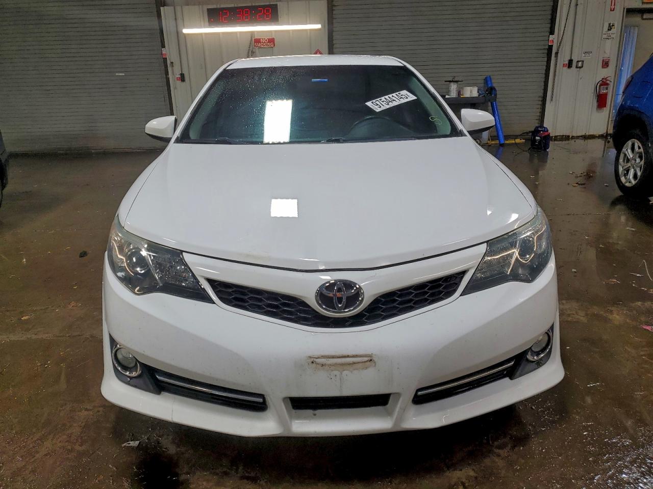 2014 TOYOTA CAMRY L photo 5