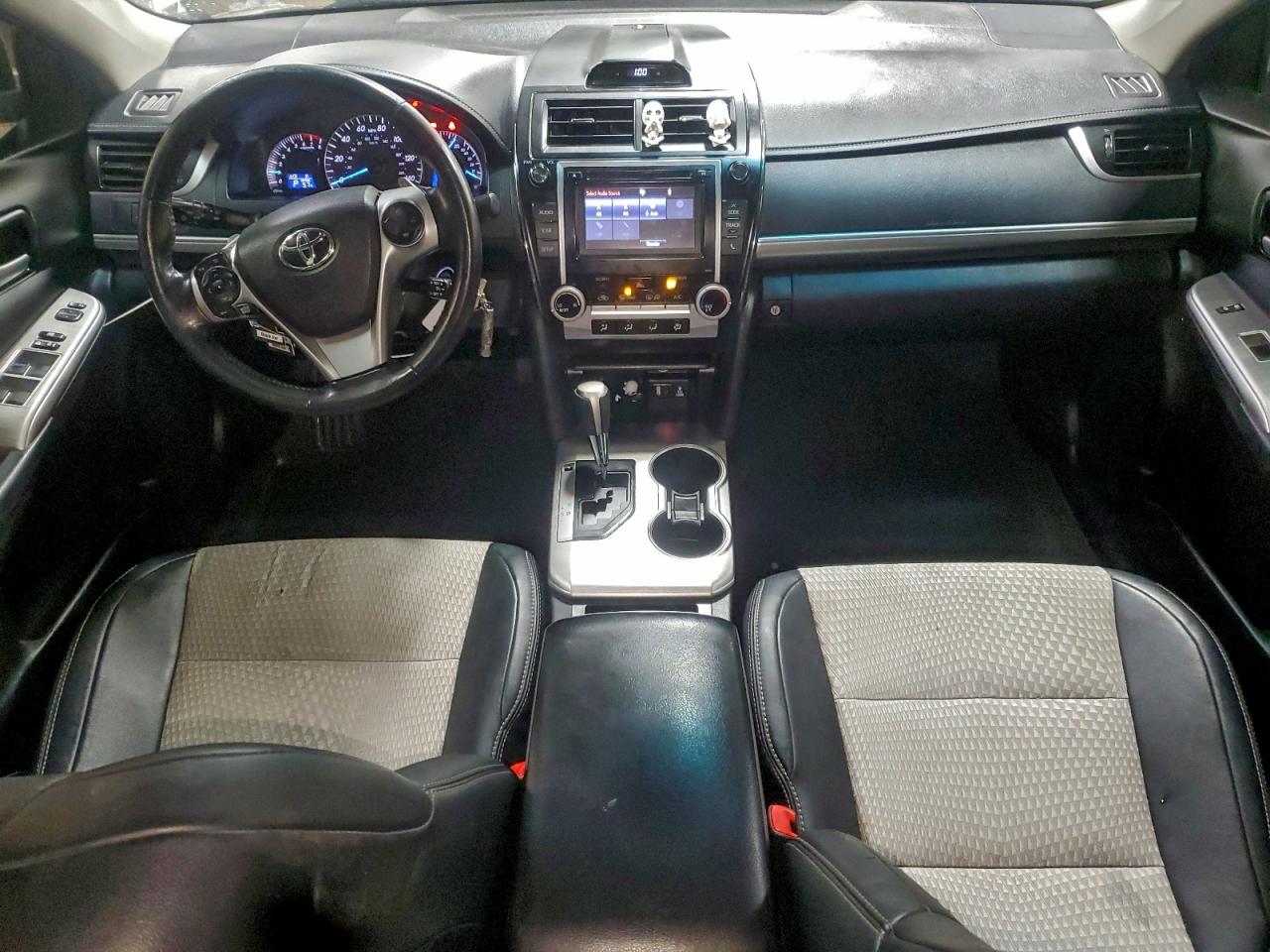 2014 TOYOTA CAMRY L photo 8