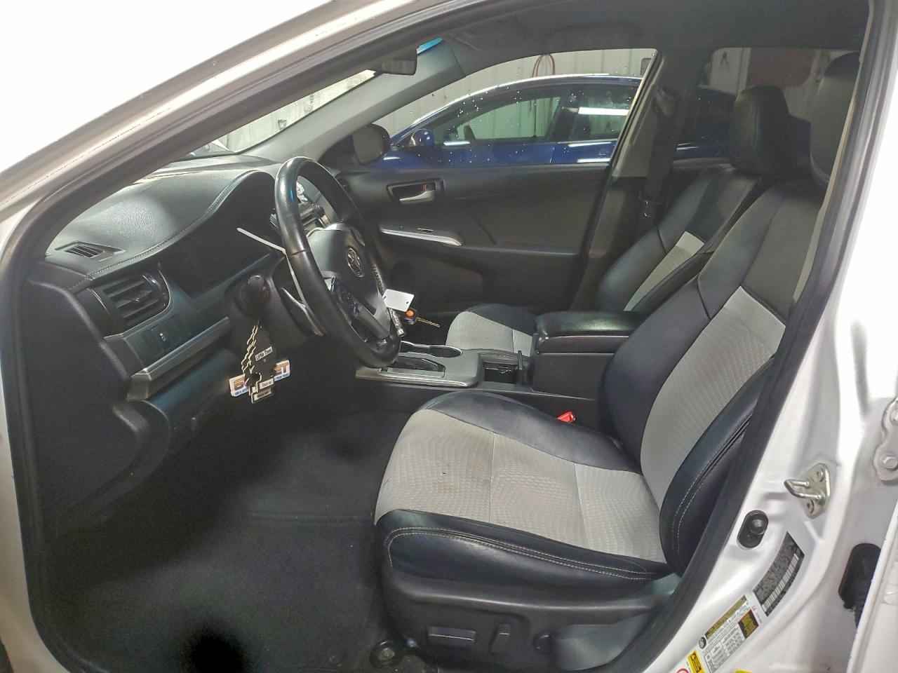 2014 TOYOTA CAMRY L photo 7