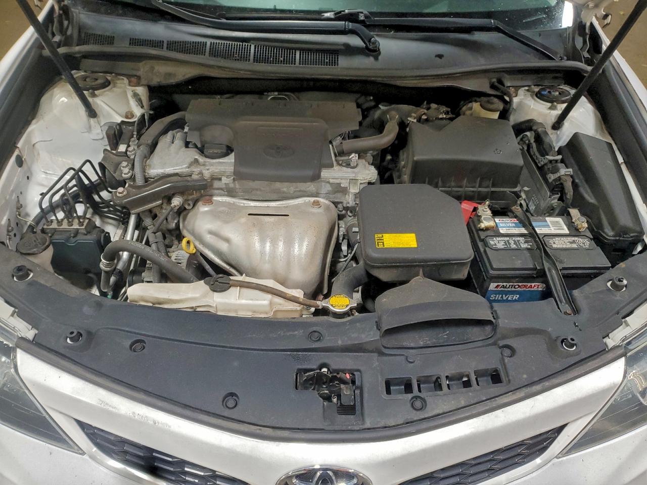 2014 TOYOTA CAMRY L photo 11