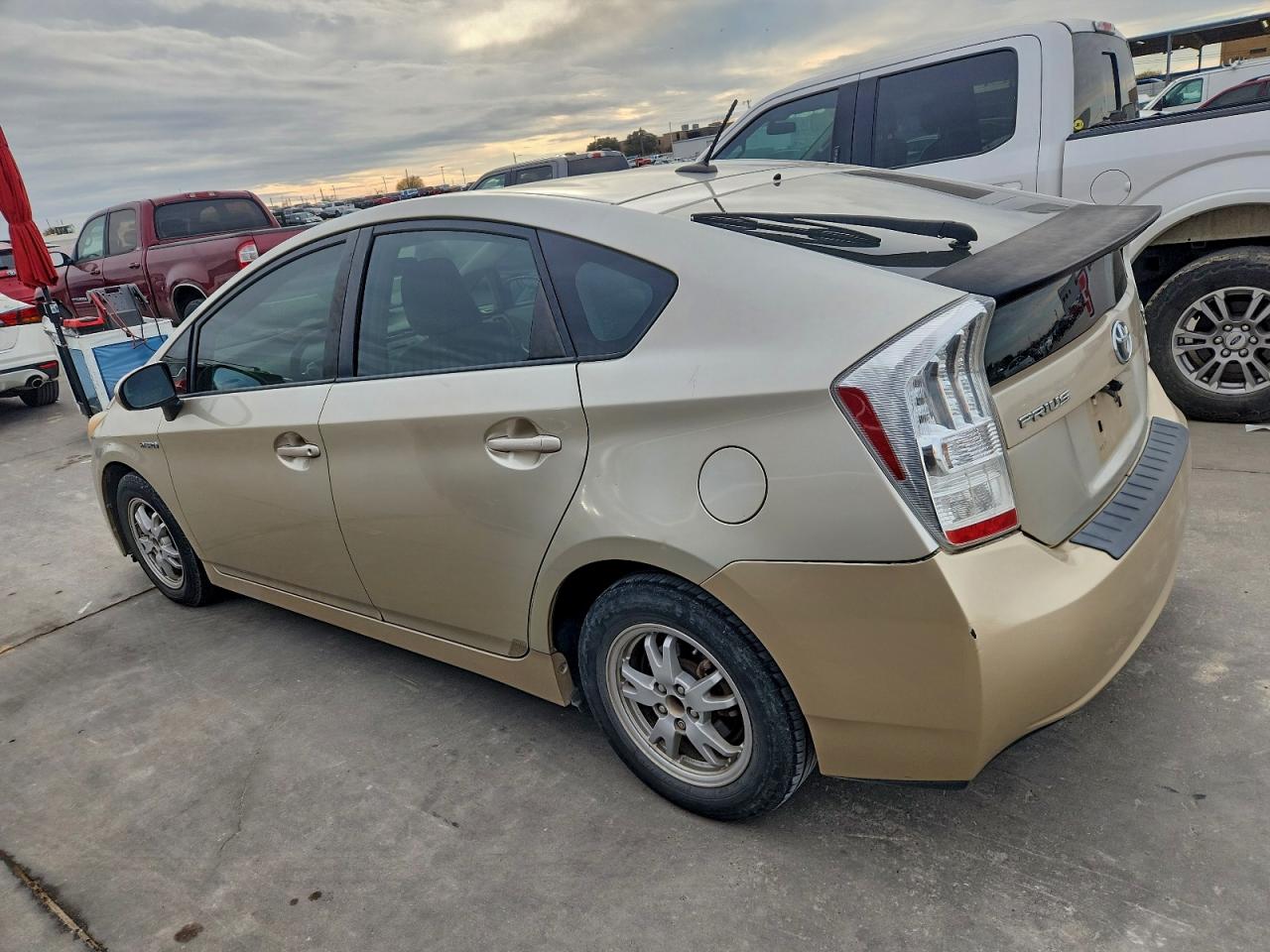 2010 TOYOTA PRIUS photo 2