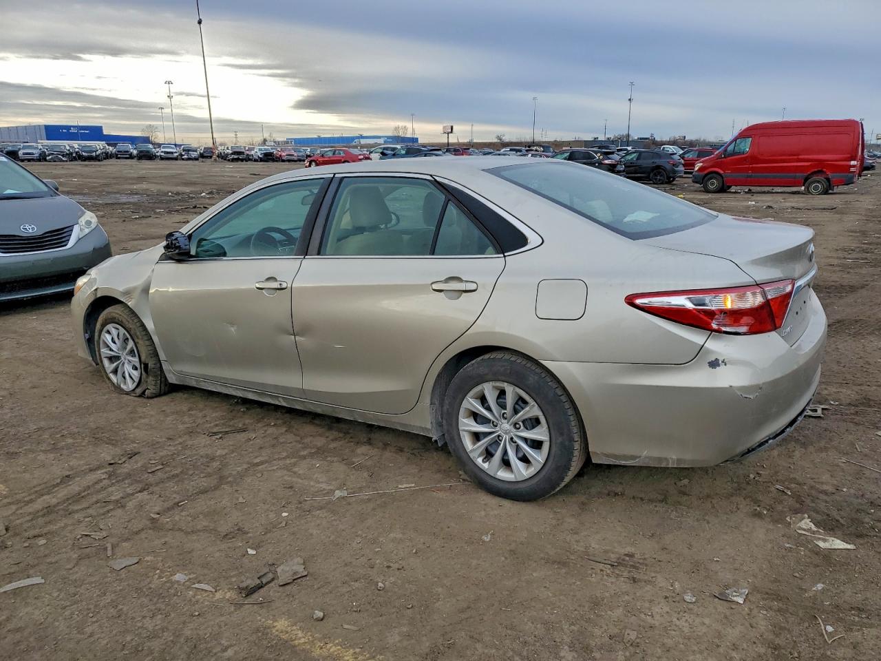 2016 TOYOTA CAMRY LE photo 3