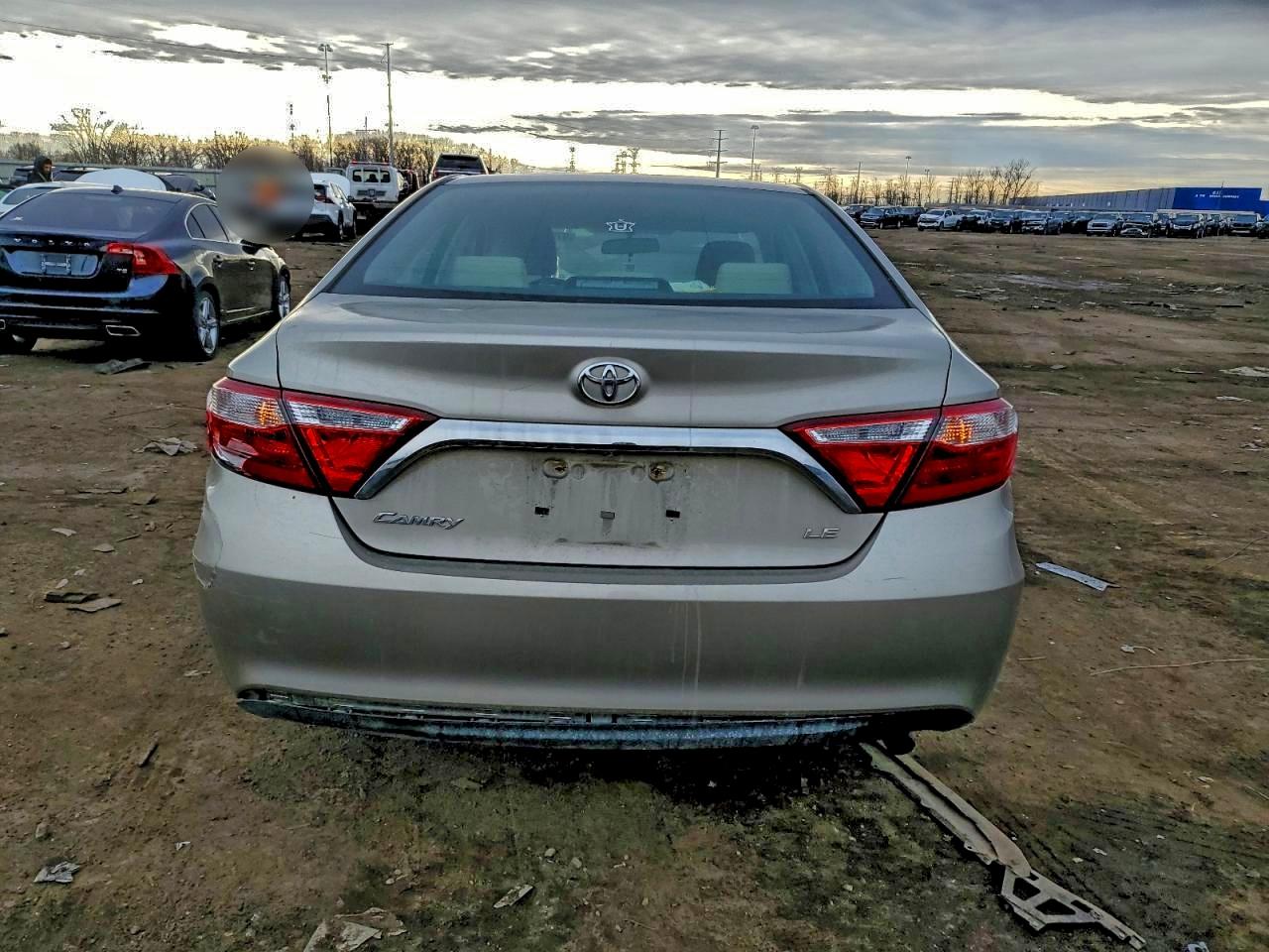 2016 TOYOTA CAMRY LE photo 11
