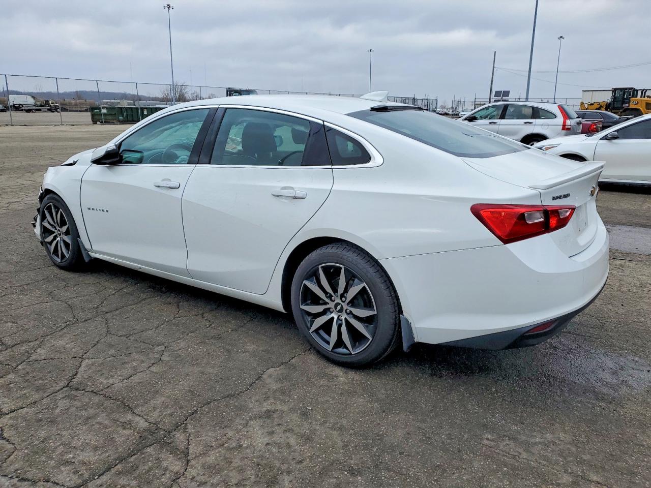 2017 CHEVROLET MALIBU LT photo 4