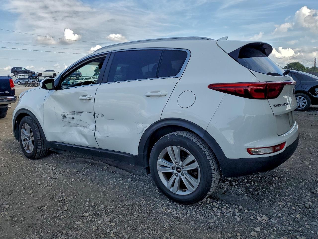 2017 KIA SPORTAGE LX photo 2