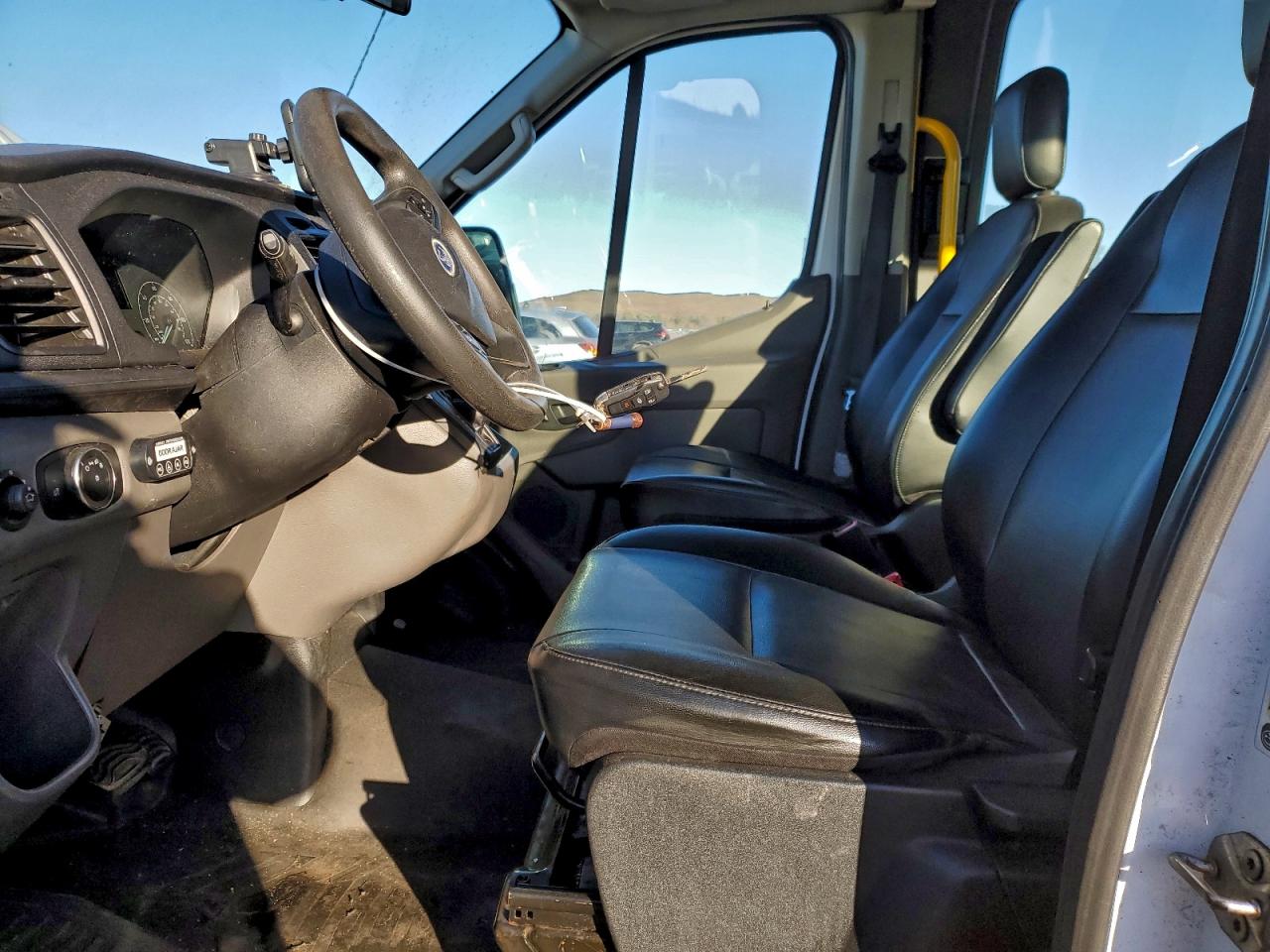 2020 FORD TRANSIT T-150 photo 13