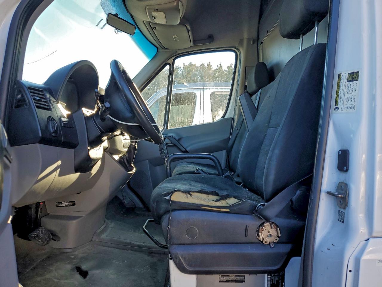 2015 MERCEDES-BENZ SPRINTER 2500 photo 7