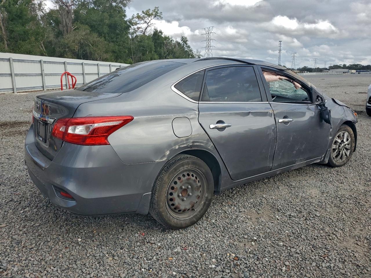 2017 NISSAN SENTRA S photo 3