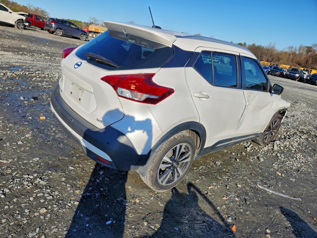 2020 NISSAN KICKS SR photo 3