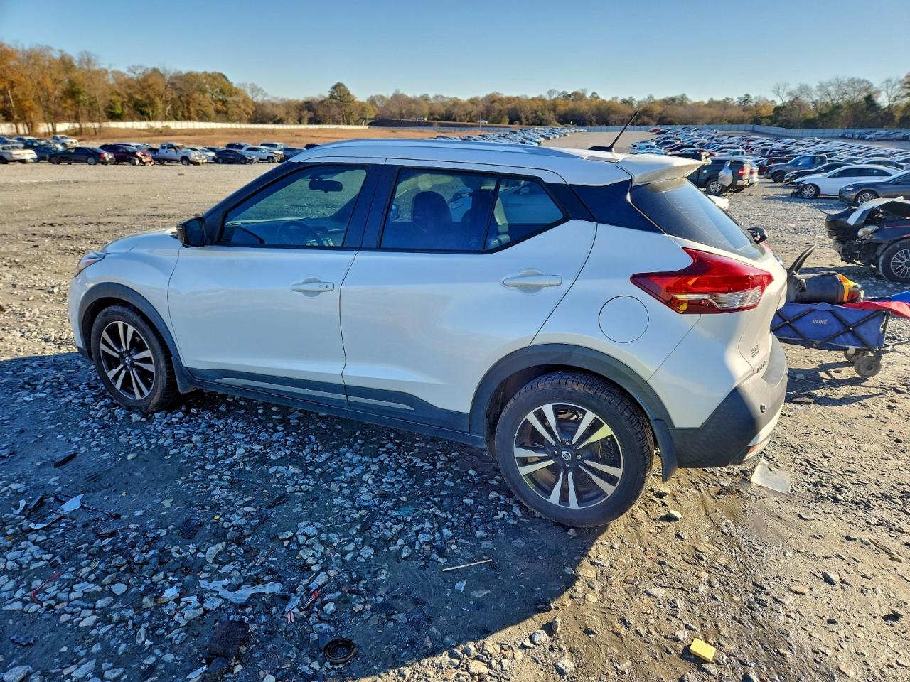 2020 NISSAN KICKS SR photo 2
