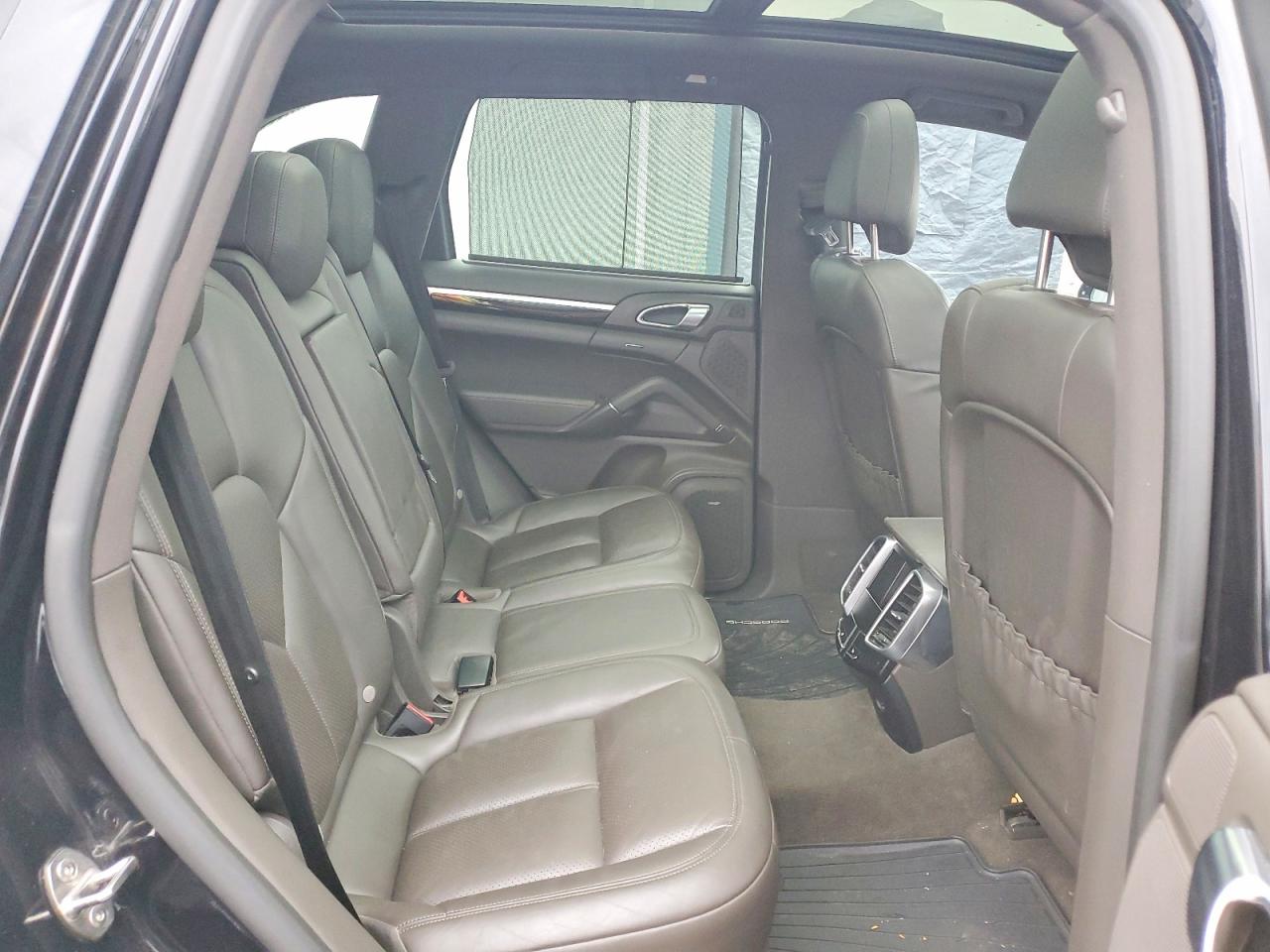 2018 PORSCHE CAYENNE photo 11