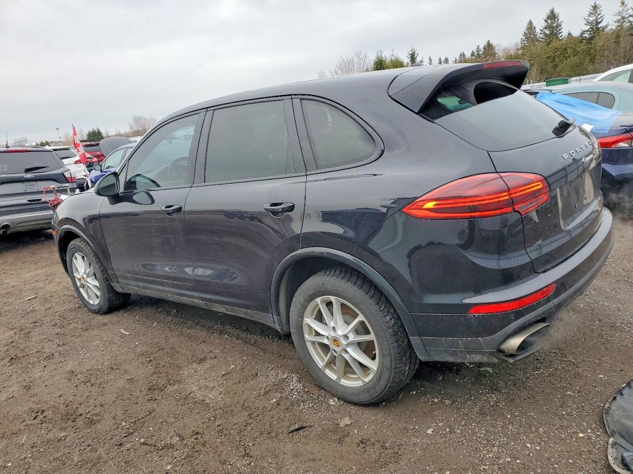 2018 PORSCHE CAYENNE photo 2