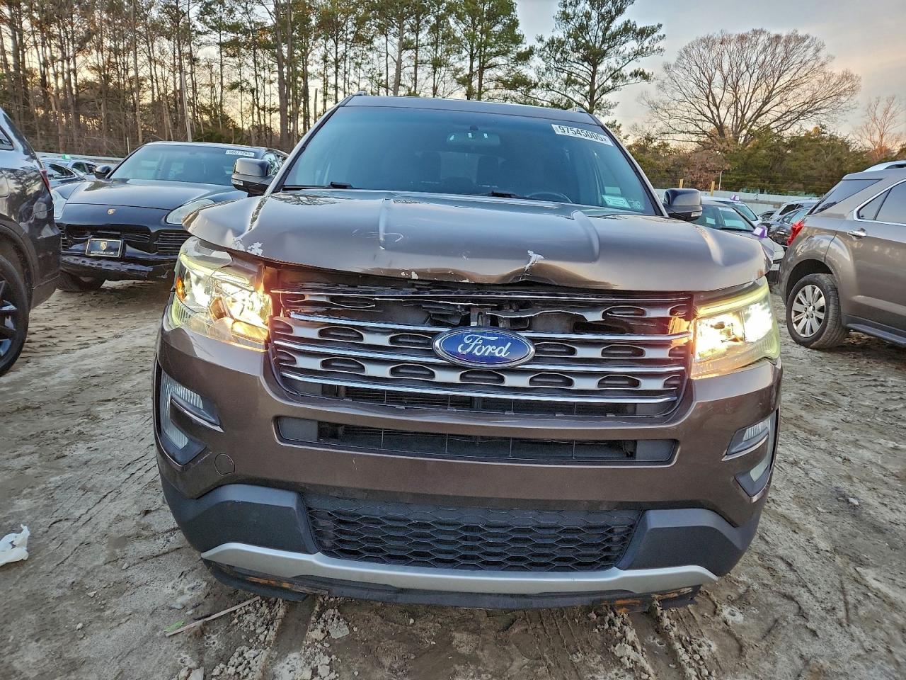 2016 FORD EXPLORER XLT photo 5