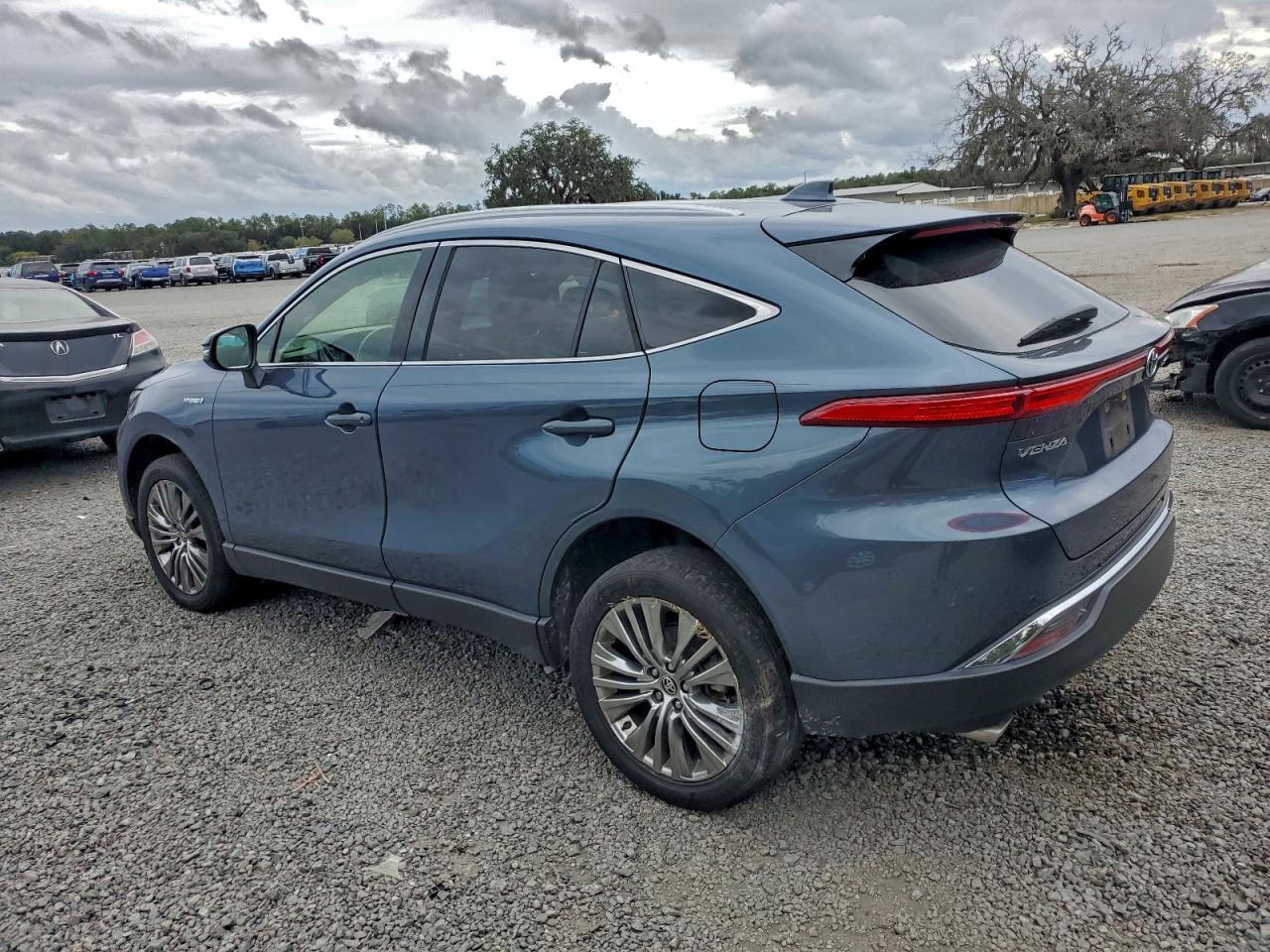 2021 TOYOTA VENZA LE photo 2