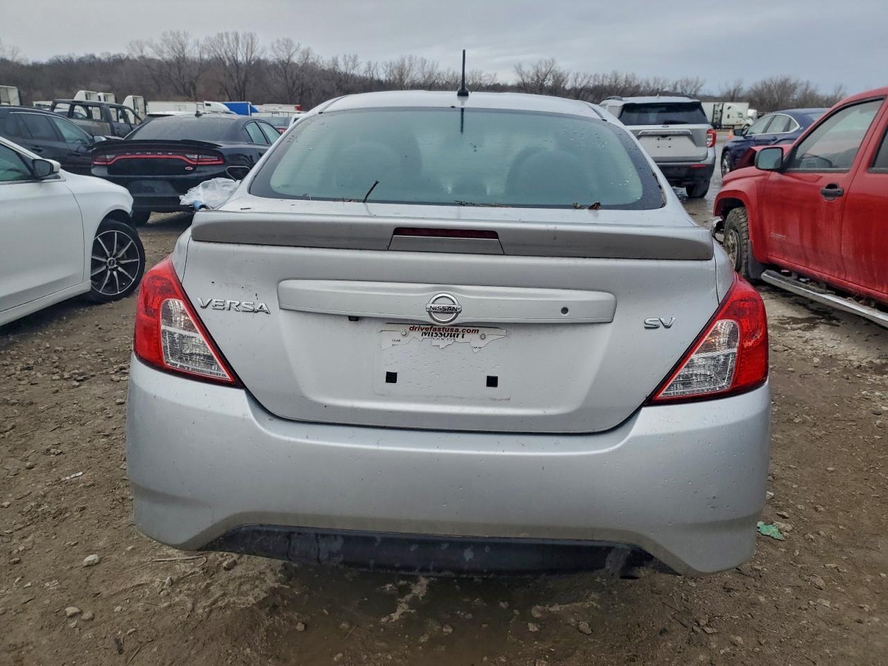 2019 NISSAN VERSA S photo 6