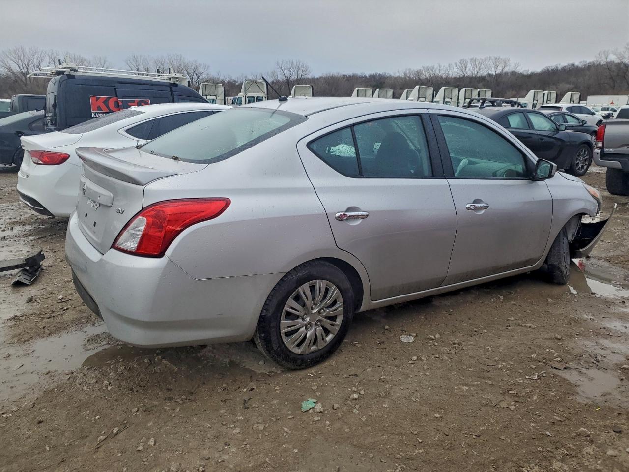 2019 NISSAN VERSA S photo 3