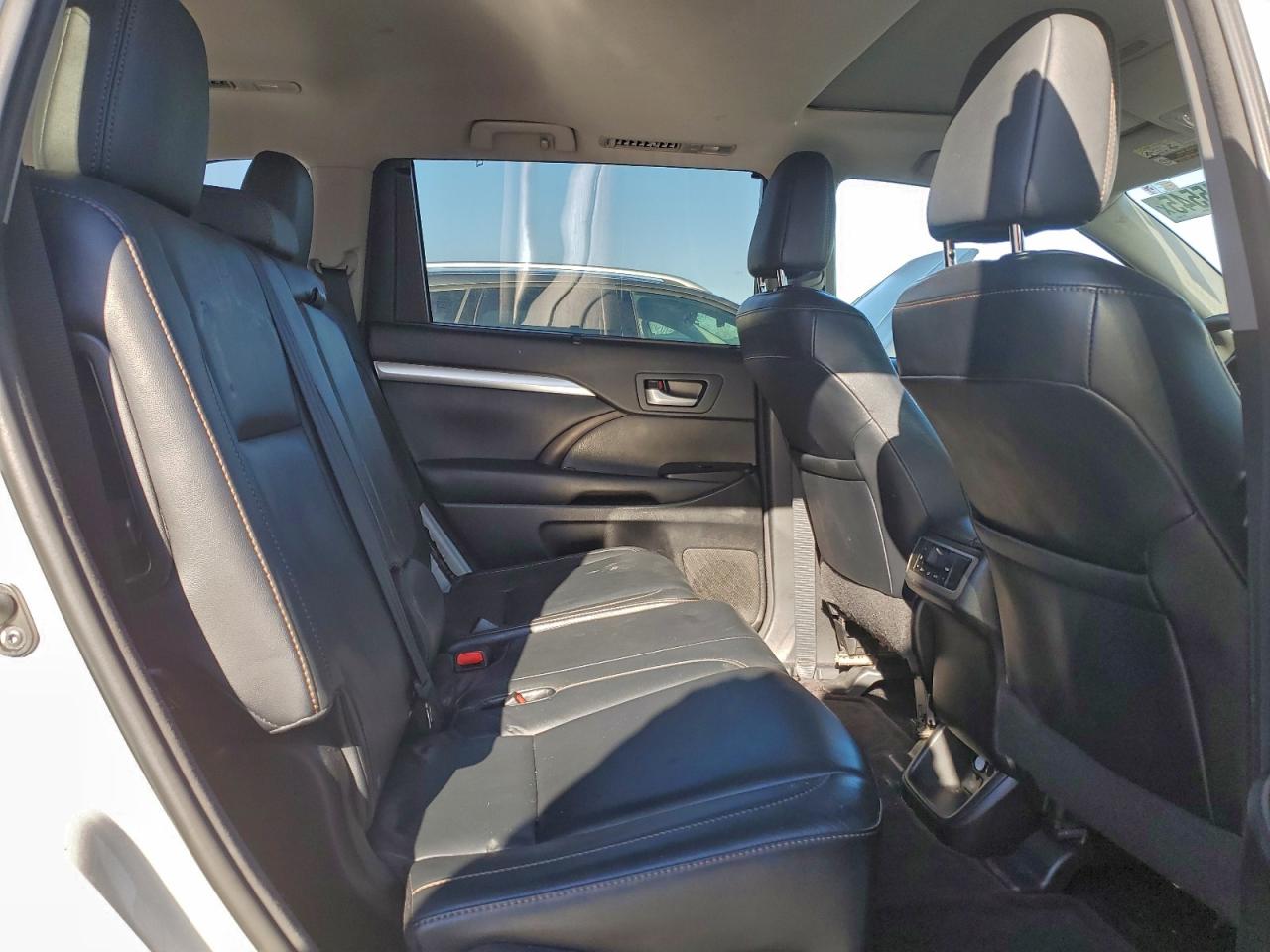 2016 TOYOTA HIGHLANDER XLE photo 11