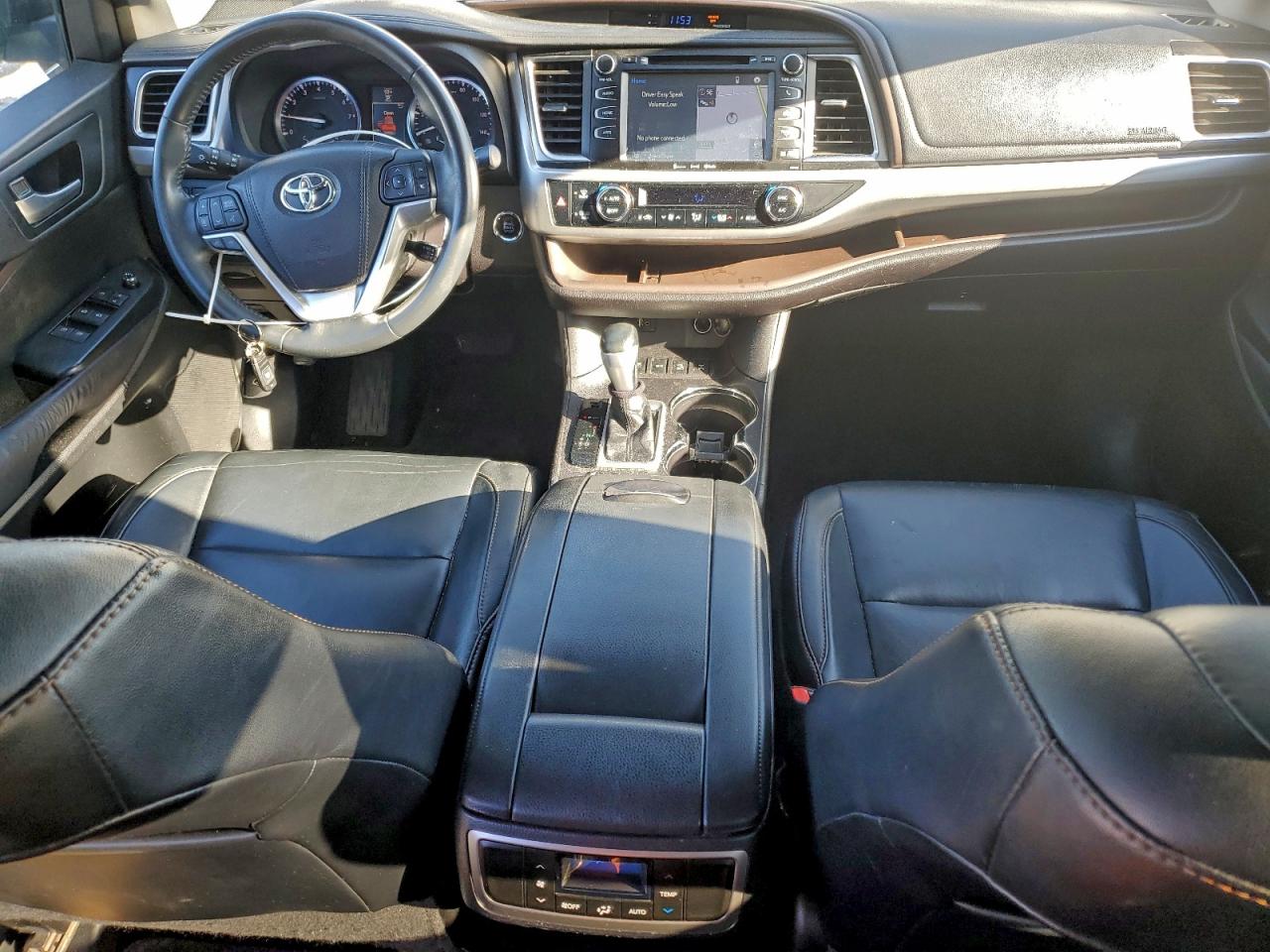 2016 TOYOTA HIGHLANDER XLE photo 8