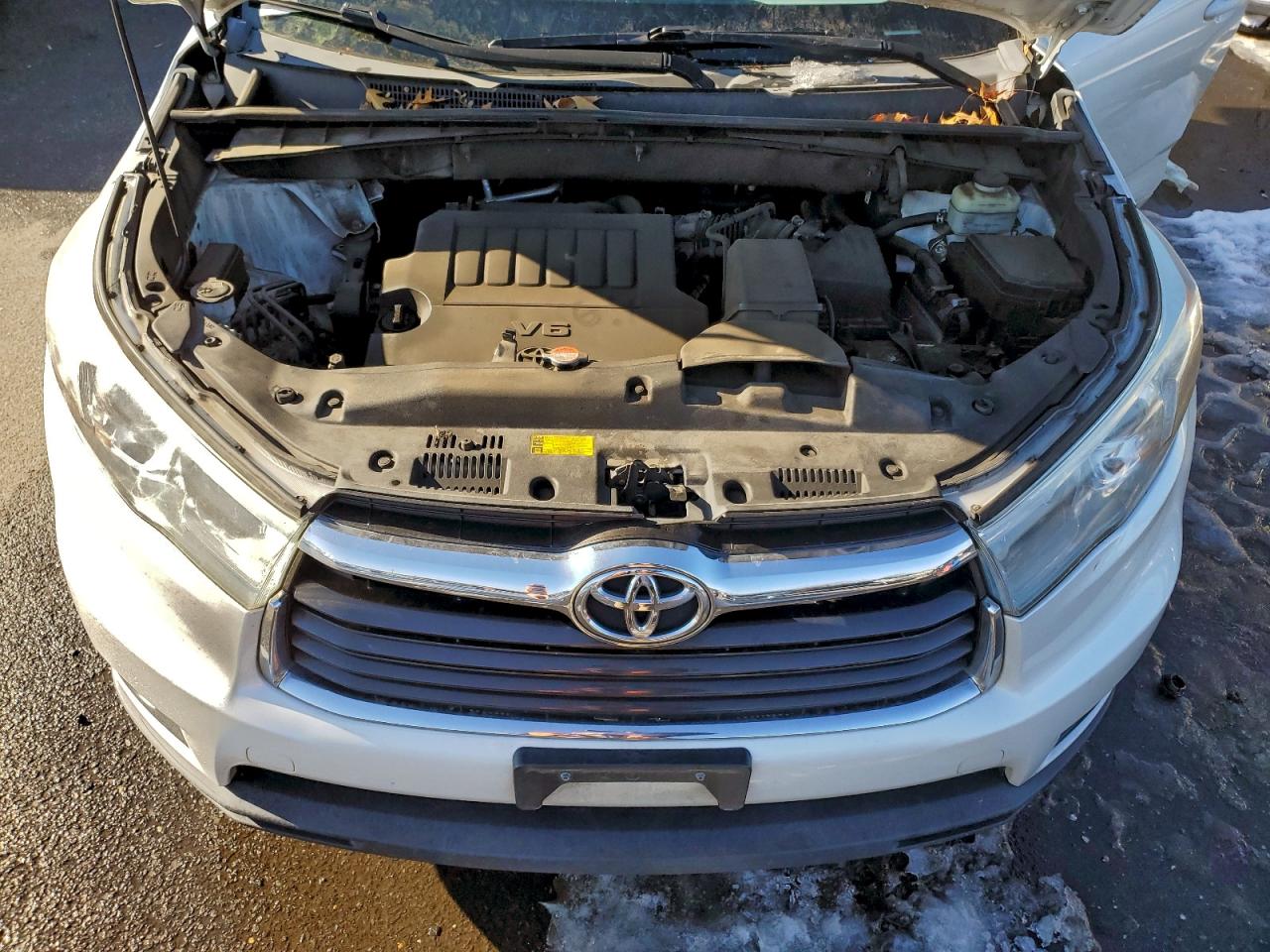 2016 TOYOTA HIGHLANDER XLE photo 12