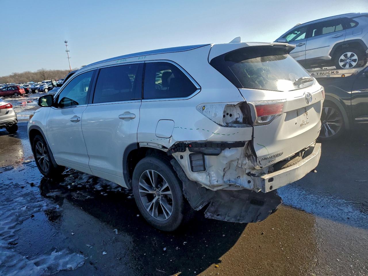 2016 TOYOTA HIGHLANDER XLE photo 2