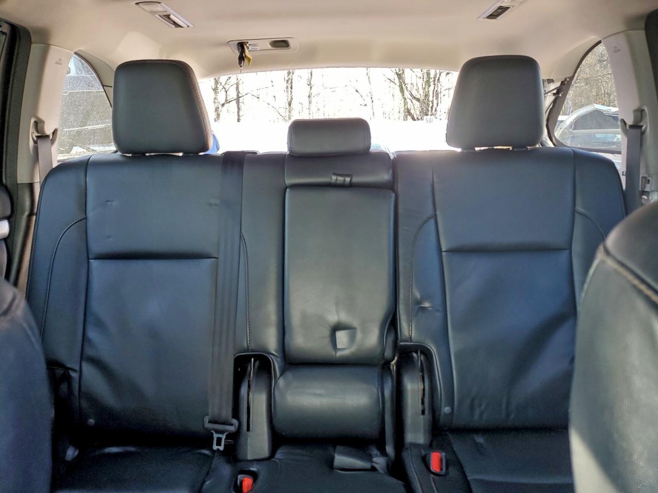 2016 TOYOTA HIGHLANDER XLE photo 10