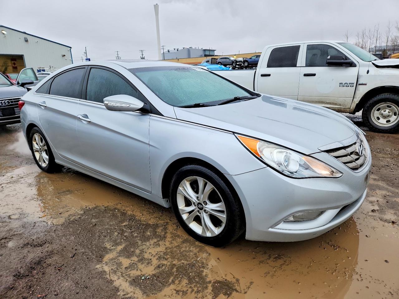 2013 HYUNDAI SONATA SE photo 4