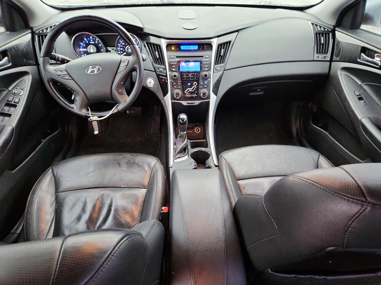 2013 HYUNDAI SONATA SE photo 8
