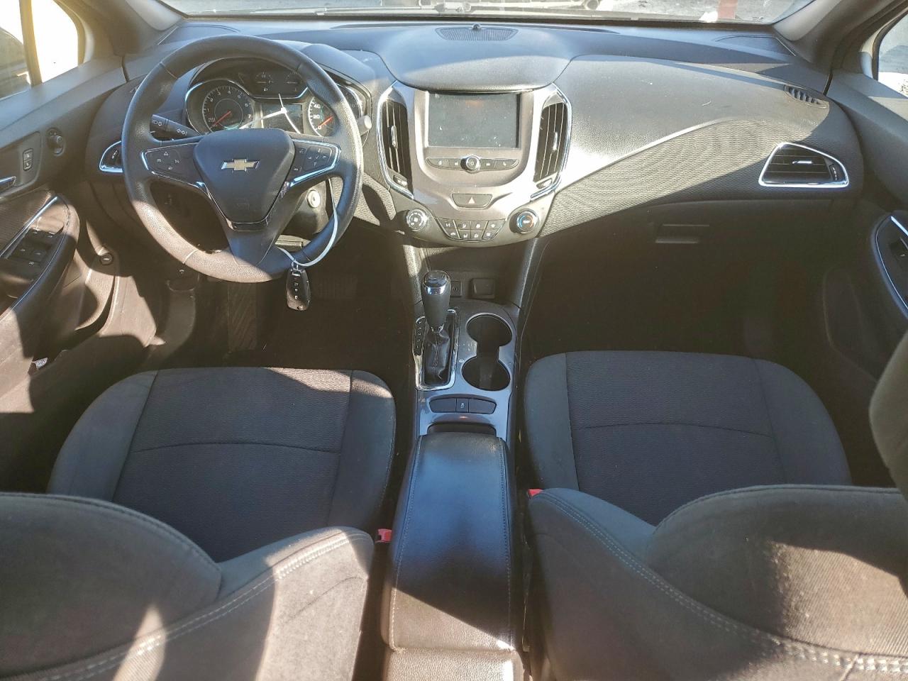 2017 CHEVROLET CRUZE LT photo 8