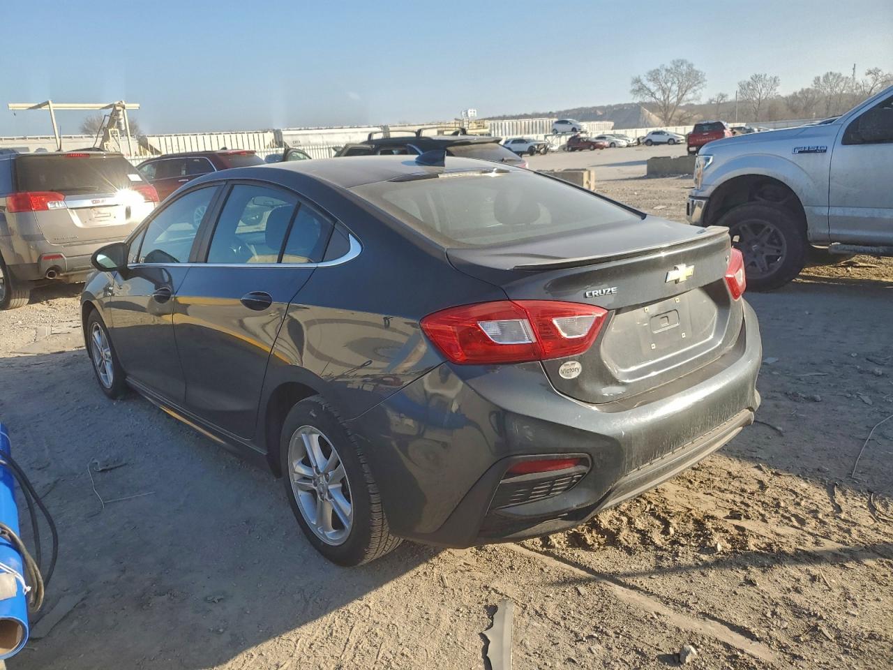 2017 CHEVROLET CRUZE LT photo 2