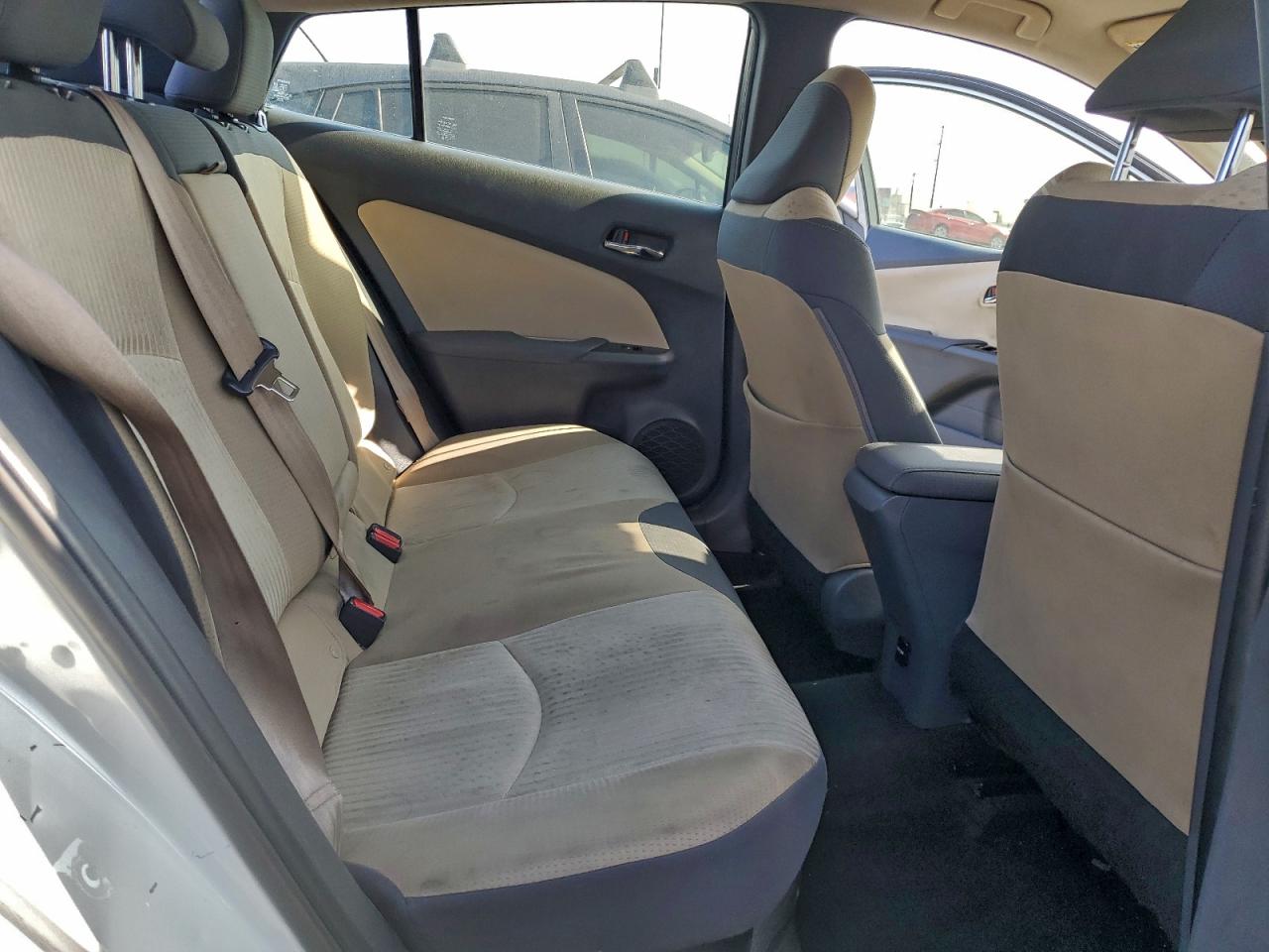 2018 TOYOTA PRIUS photo 10
