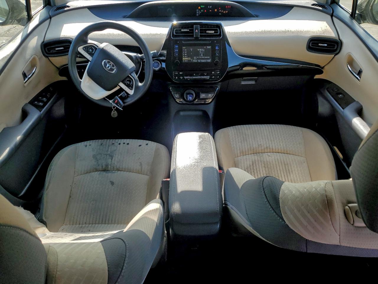 2018 TOYOTA PRIUS photo 8