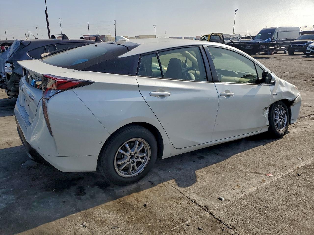 2018 TOYOTA PRIUS photo 3