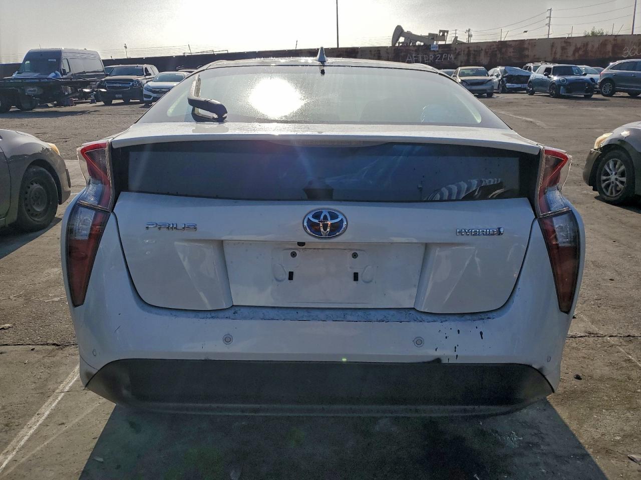 2018 TOYOTA PRIUS photo 6