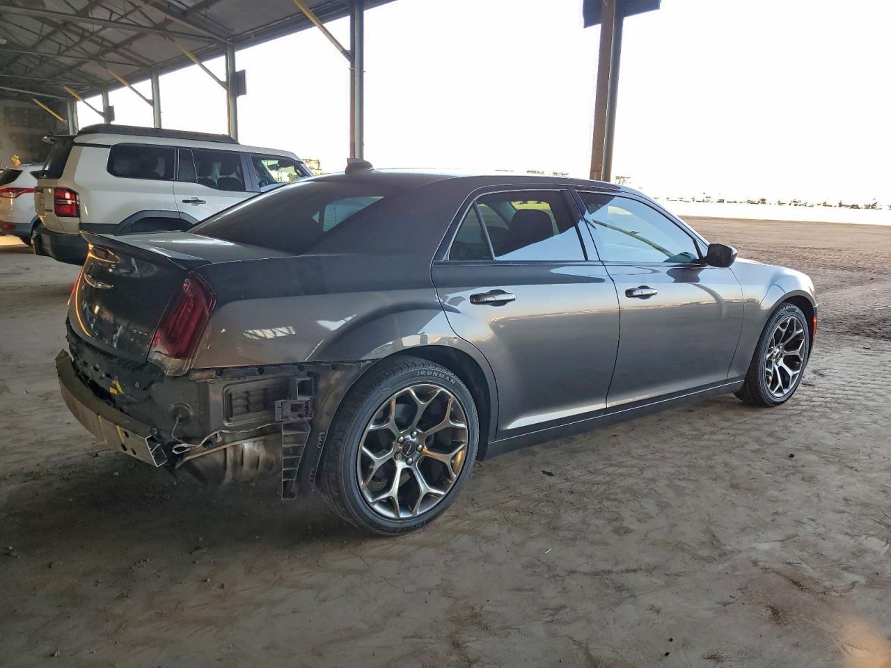 2018 CHRYSLER 300 TOURING photo 3