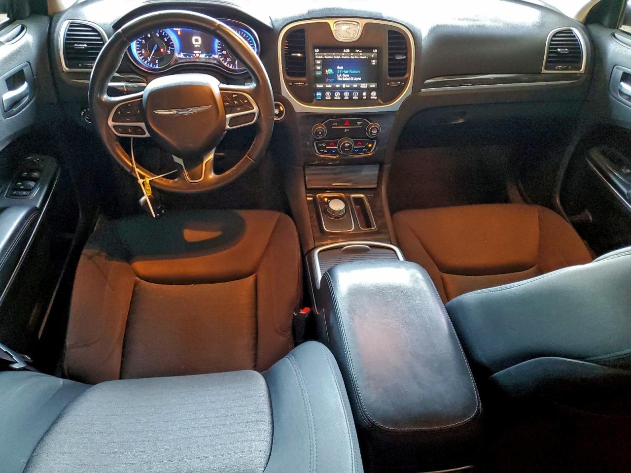 2018 CHRYSLER 300 TOURING photo 8