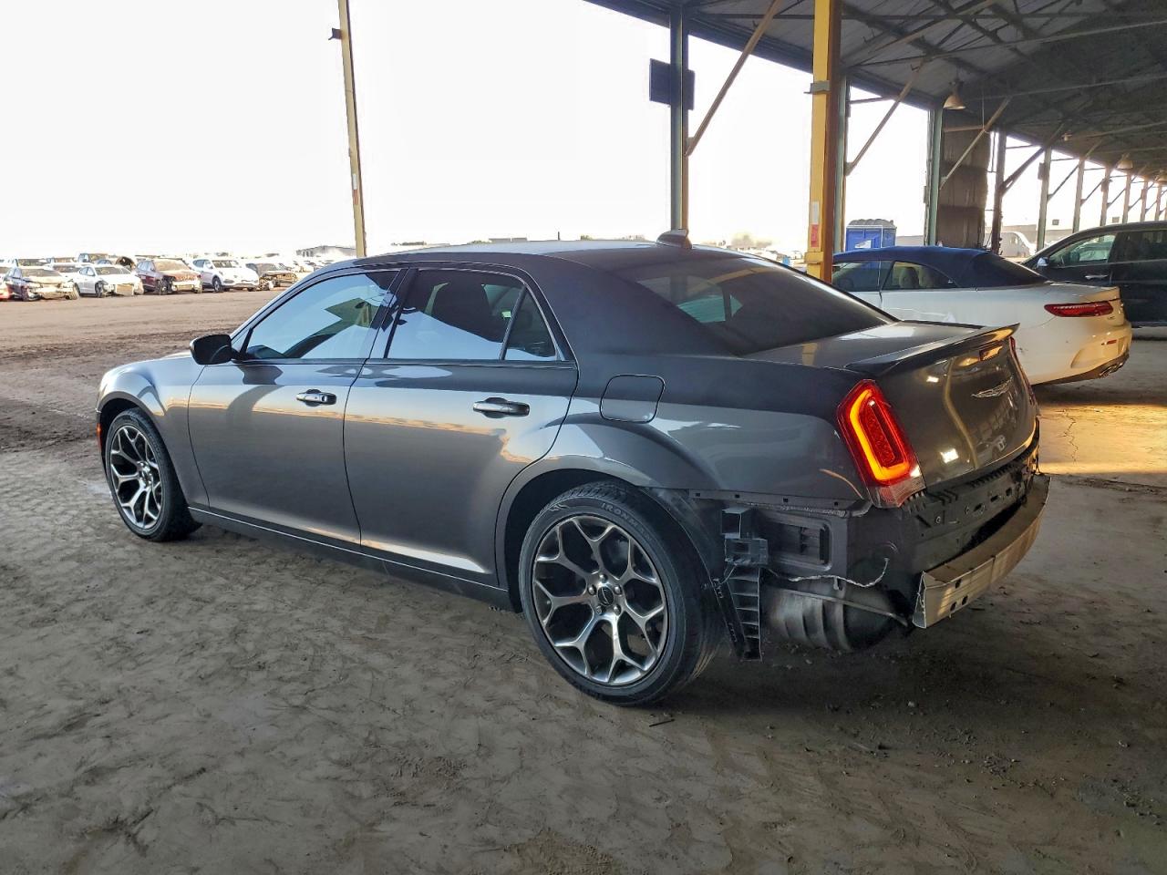 2018 CHRYSLER 300 TOURING photo 2