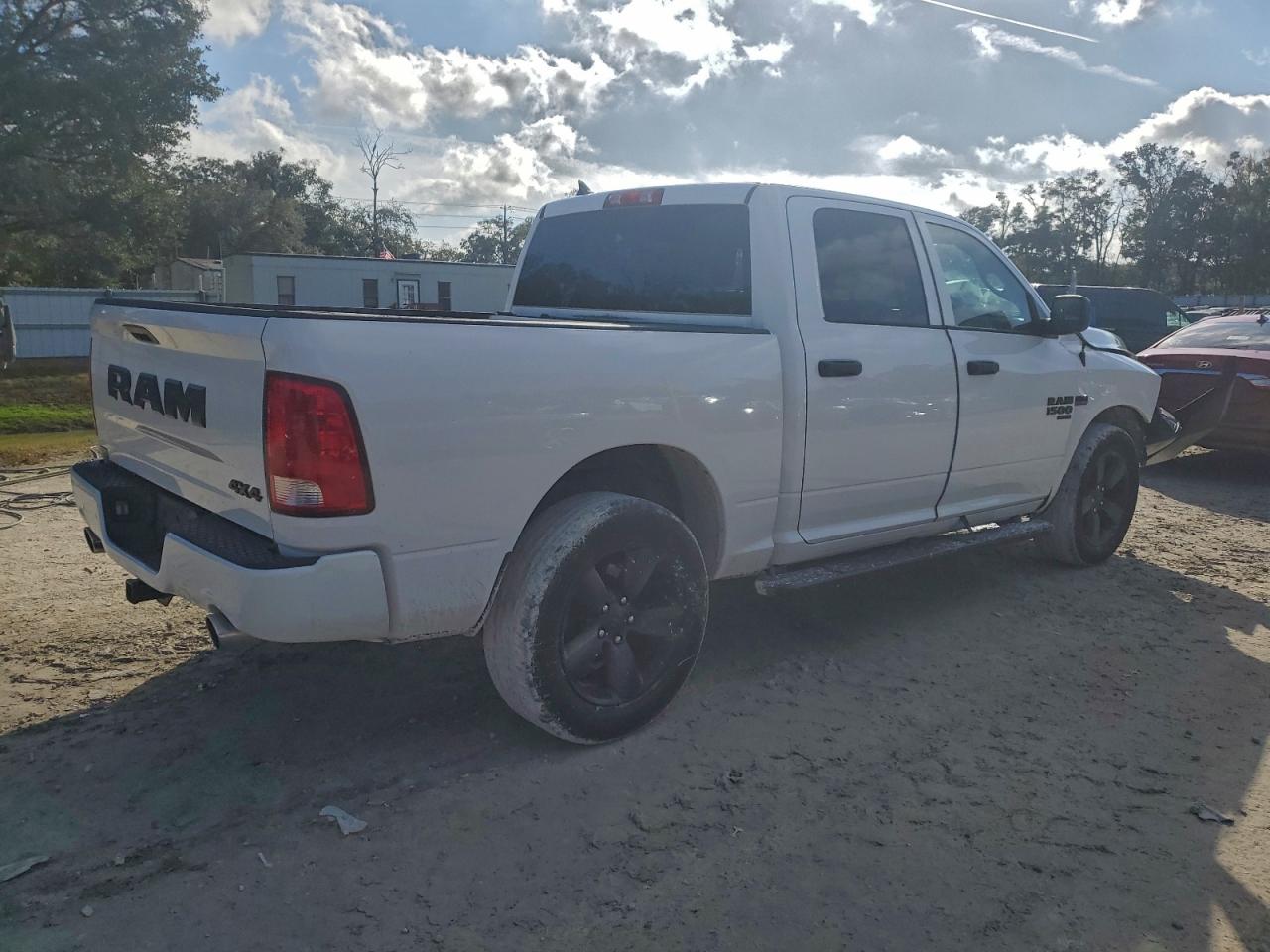 2019 RAM 1500 CLASSIC TRADESMAN photo 5