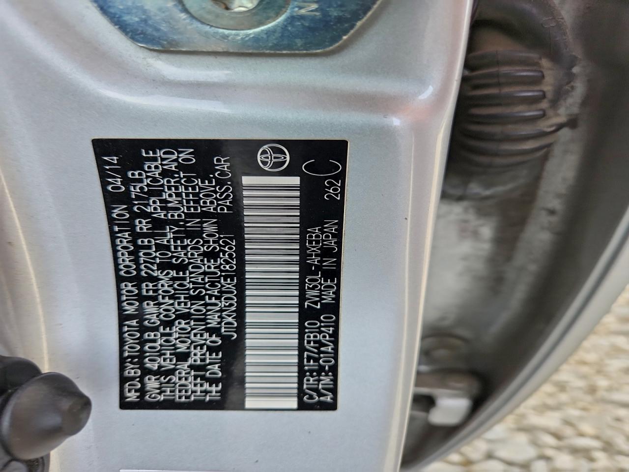 2014 TOYOTA PRIUS photo 13