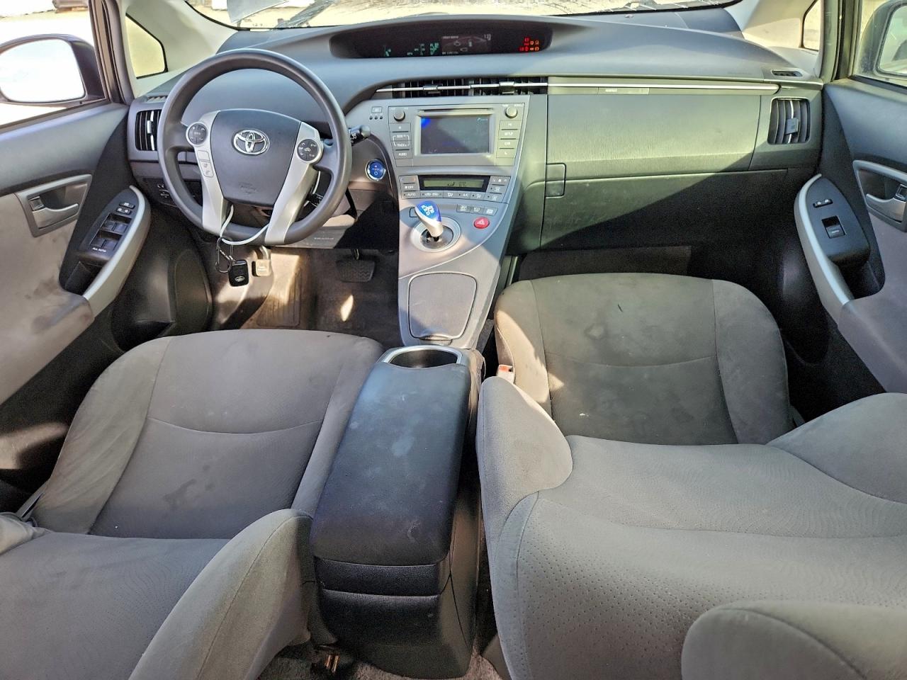 2014 TOYOTA PRIUS photo 8