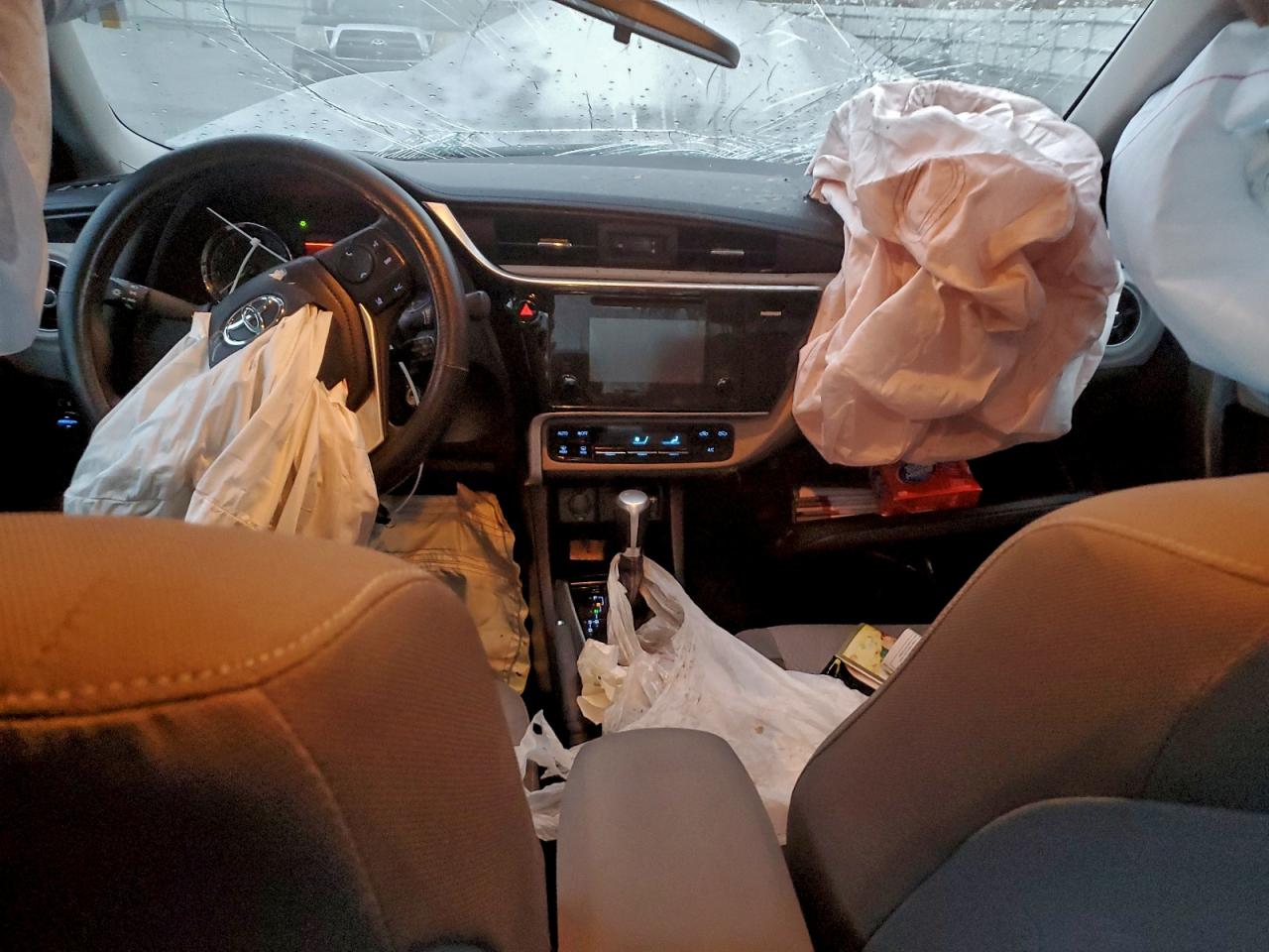 2017 TOYOTA COROLLA L photo 8