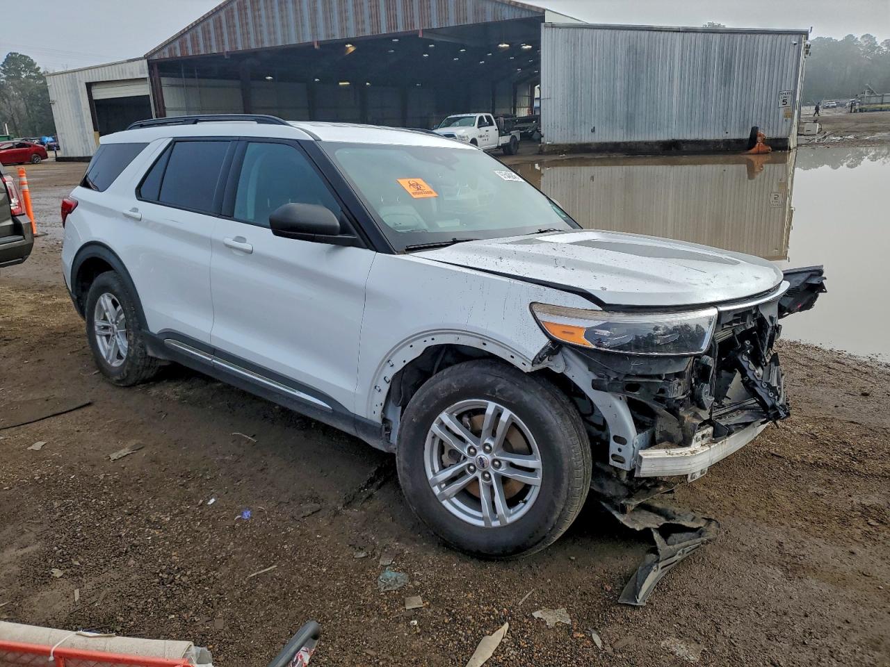 2023 FORD EXPLORER XLT photo 4