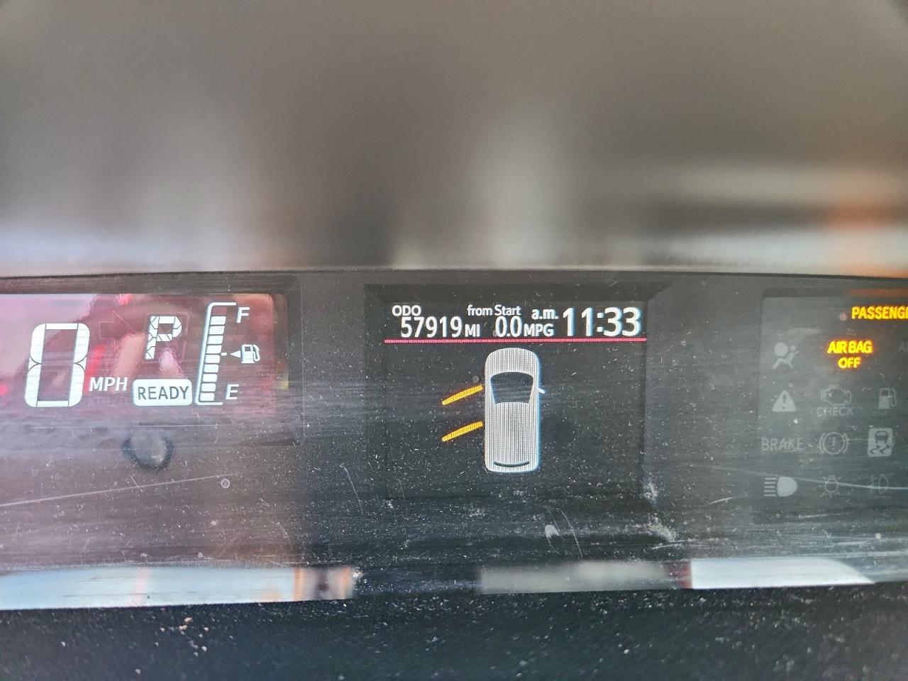 2016 TOYOTA PRIUS C photo 9