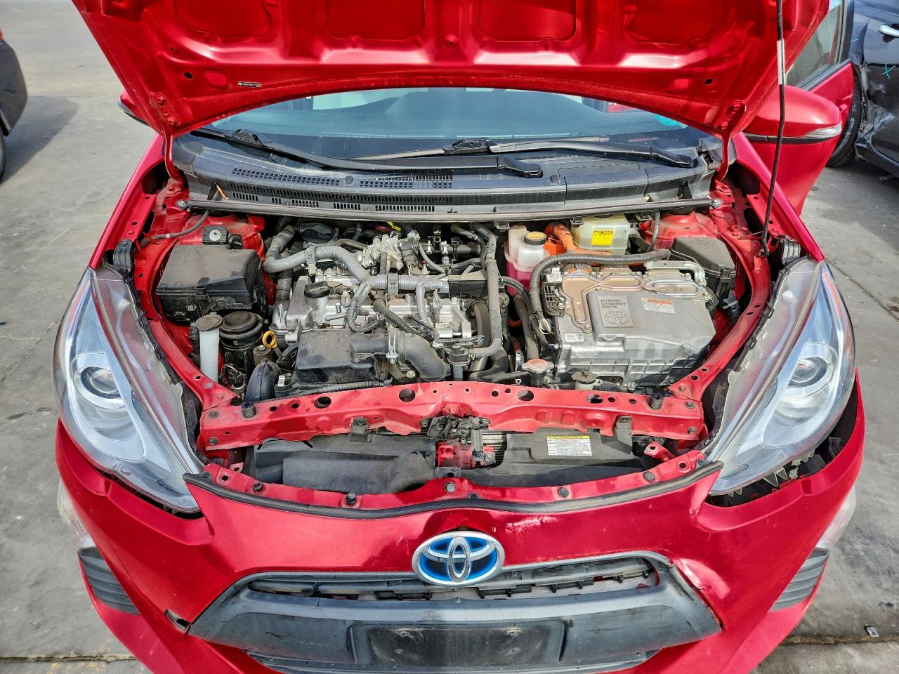 2016 TOYOTA PRIUS C photo 11