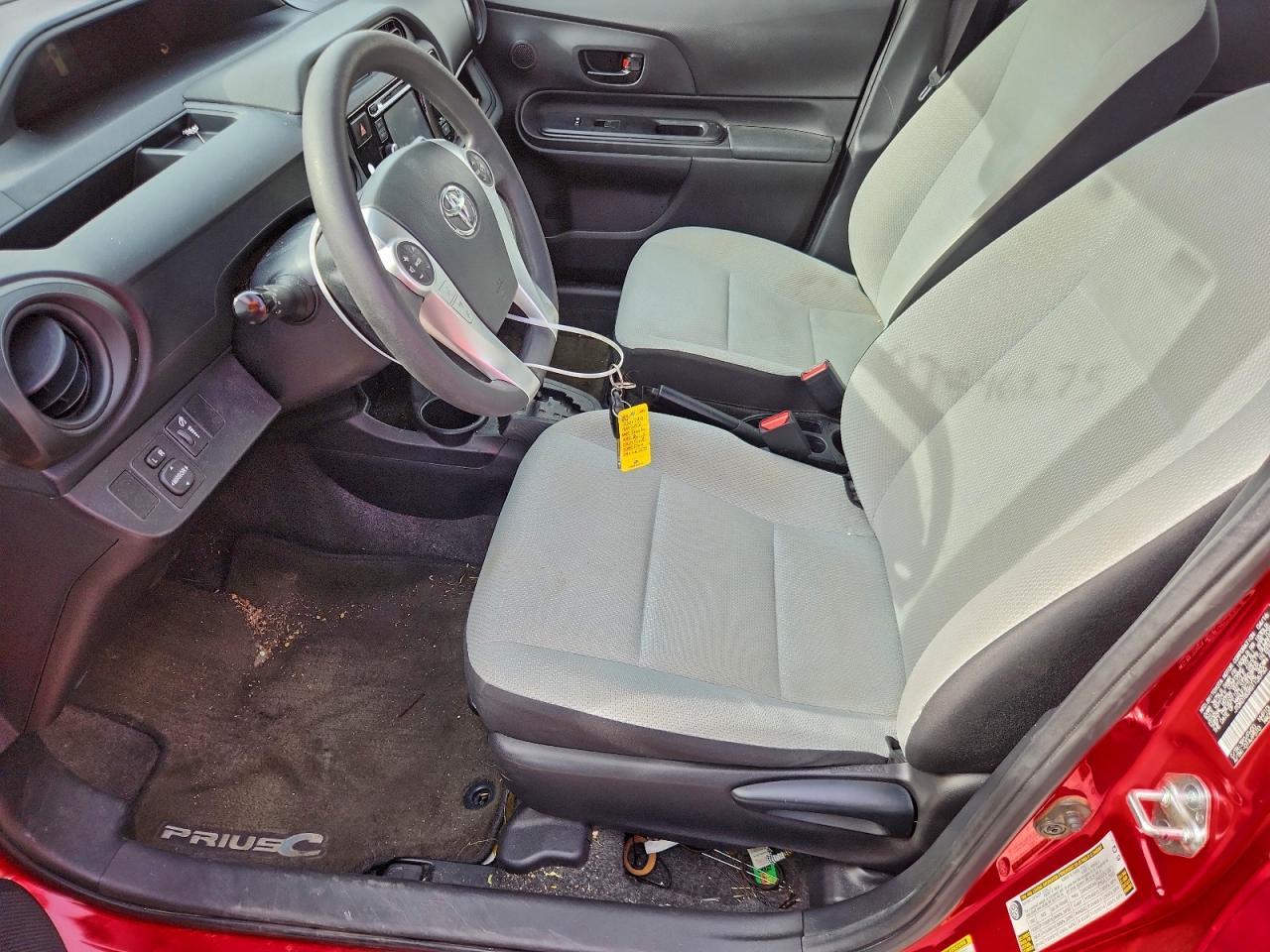 2016 TOYOTA PRIUS C photo 7