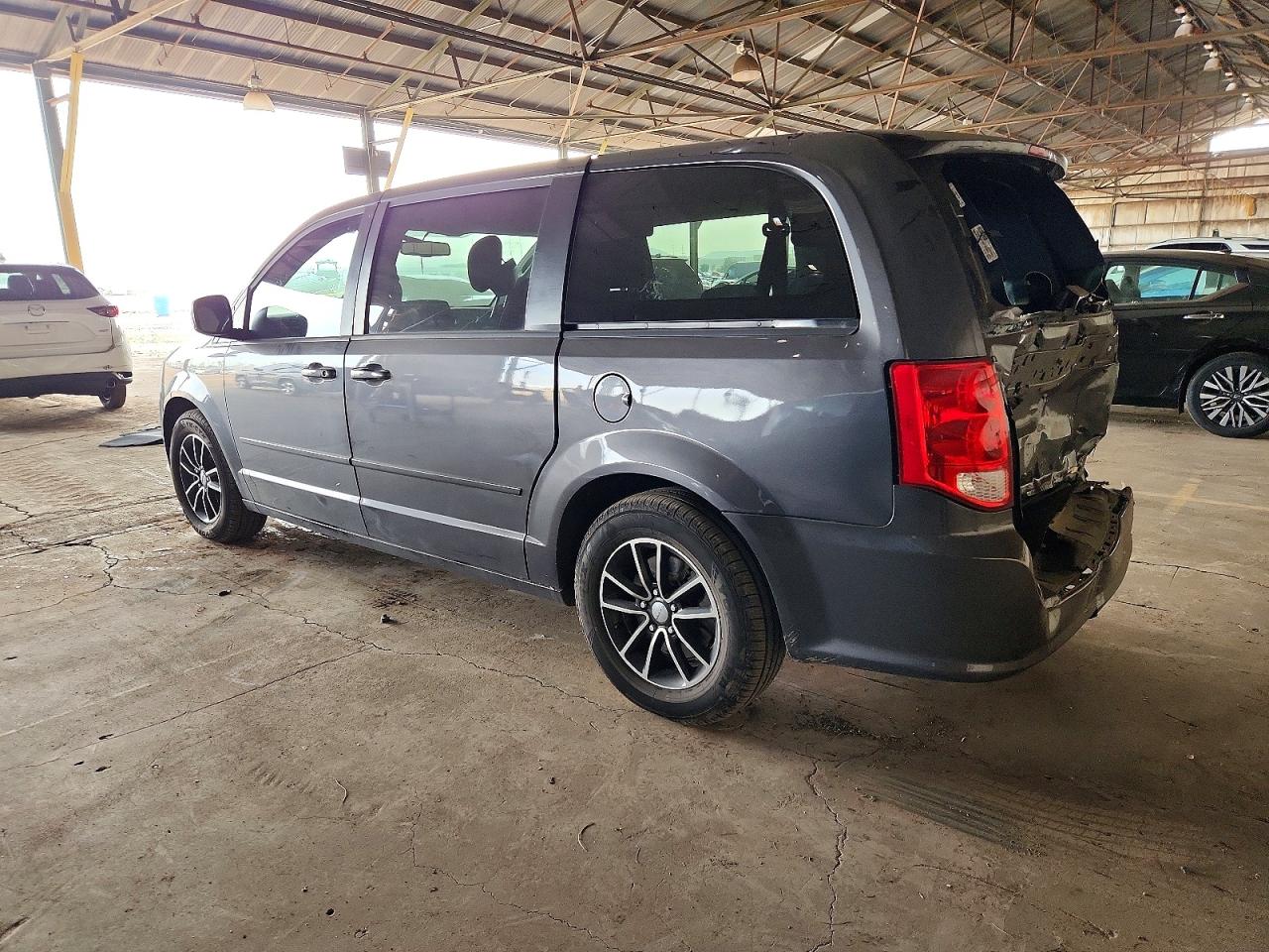 2015 DODGE GRAND CARAVAN SXT photo 2