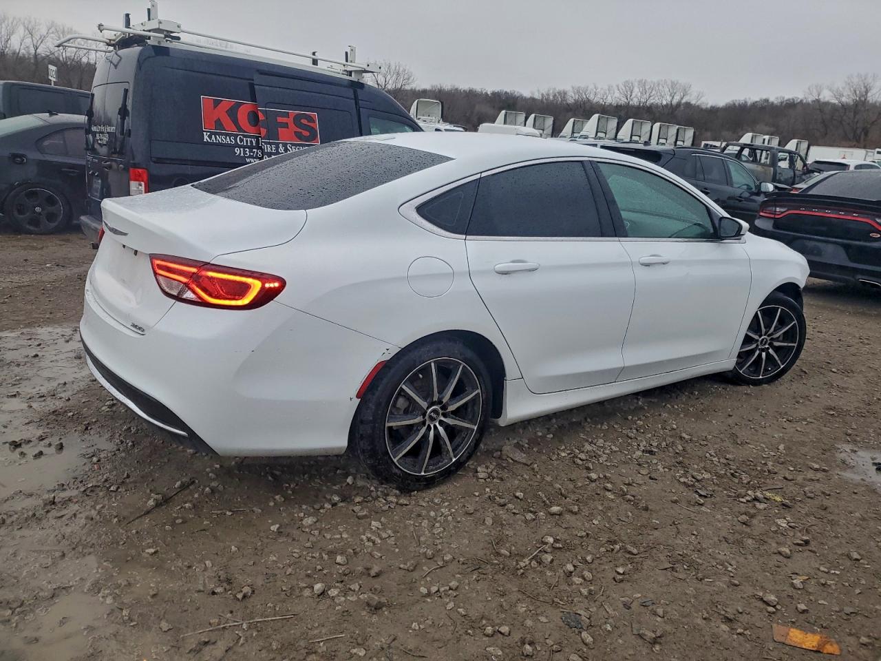 2016 CHRYSLER 200 LIMITED photo 3