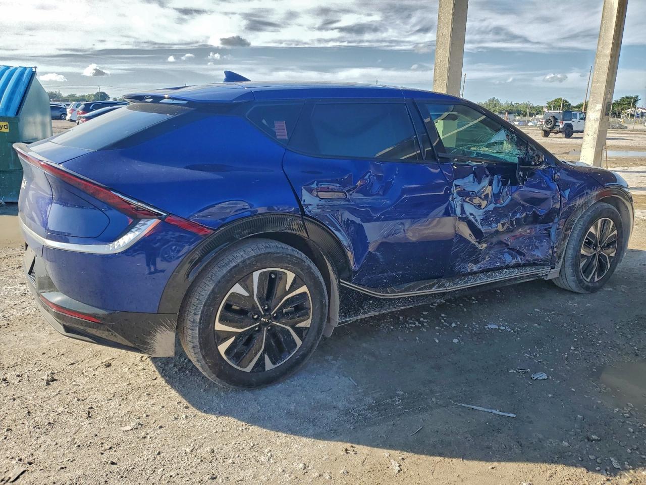 2023 KIA EV6 photo 3