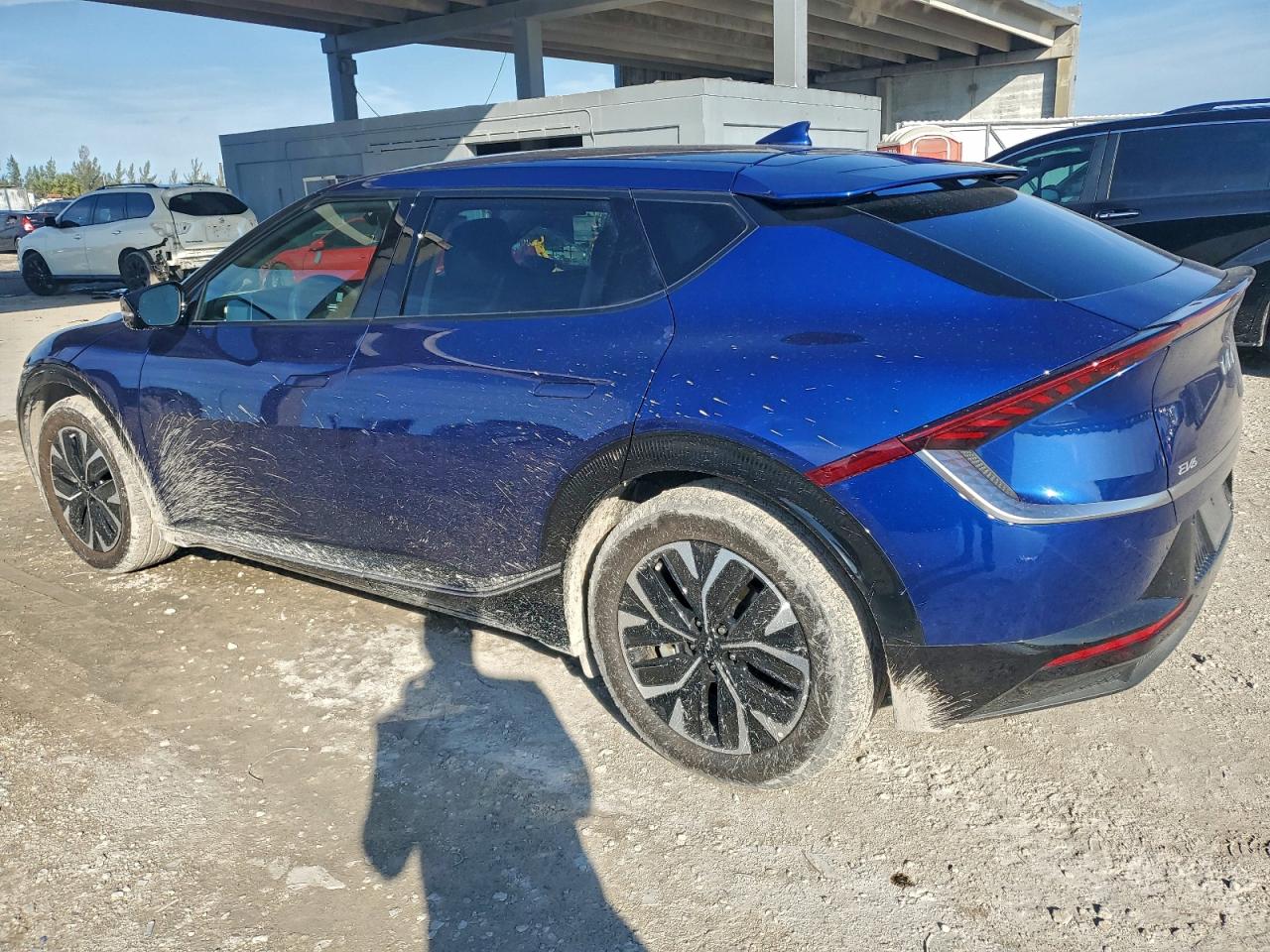 2023 KIA EV6 photo 2