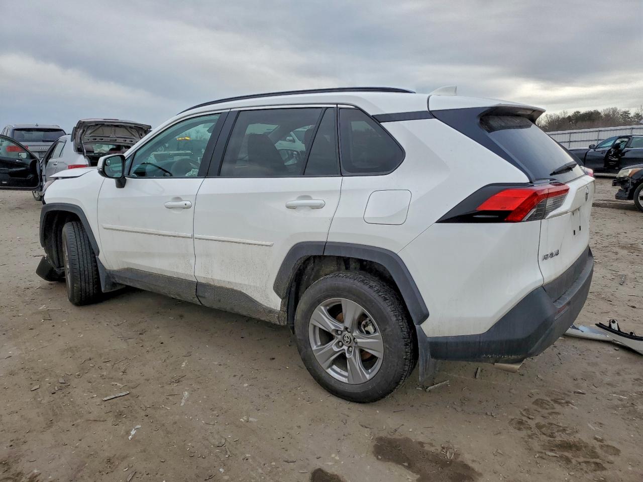 2024 TOYOTA RAV4 XLE photo 2